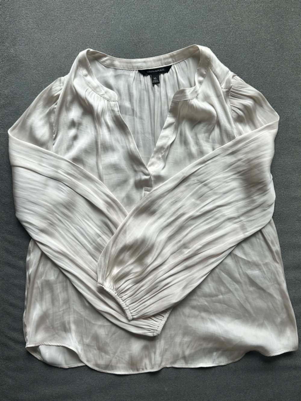 Banana Republic Ivory Pleated Long-Sleeve V-Neck Blouse